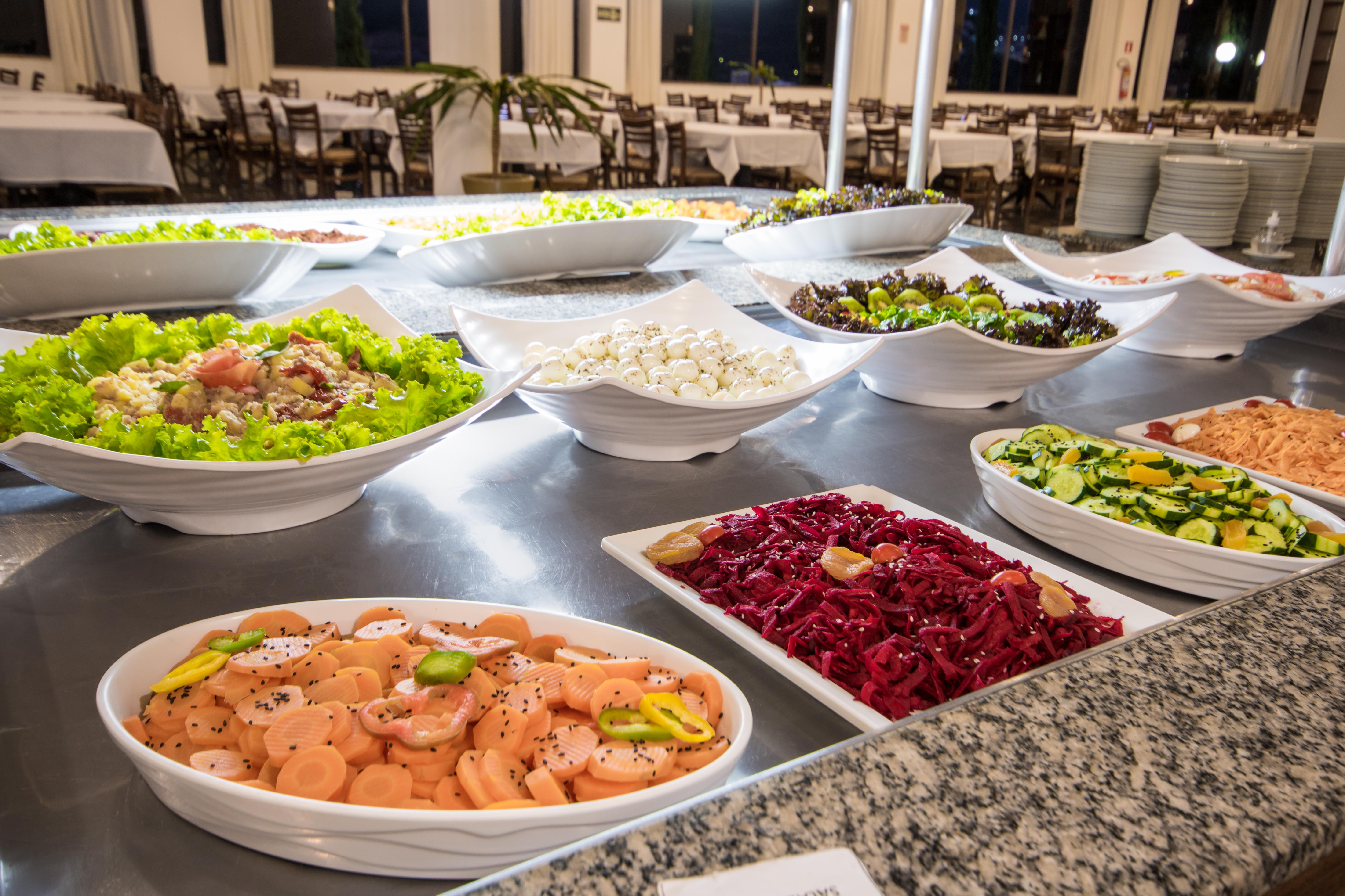 Hotel Golden Park All Inclusive Pocos De Caldas By Nacional Inn Eksteriør bilde A salad bar