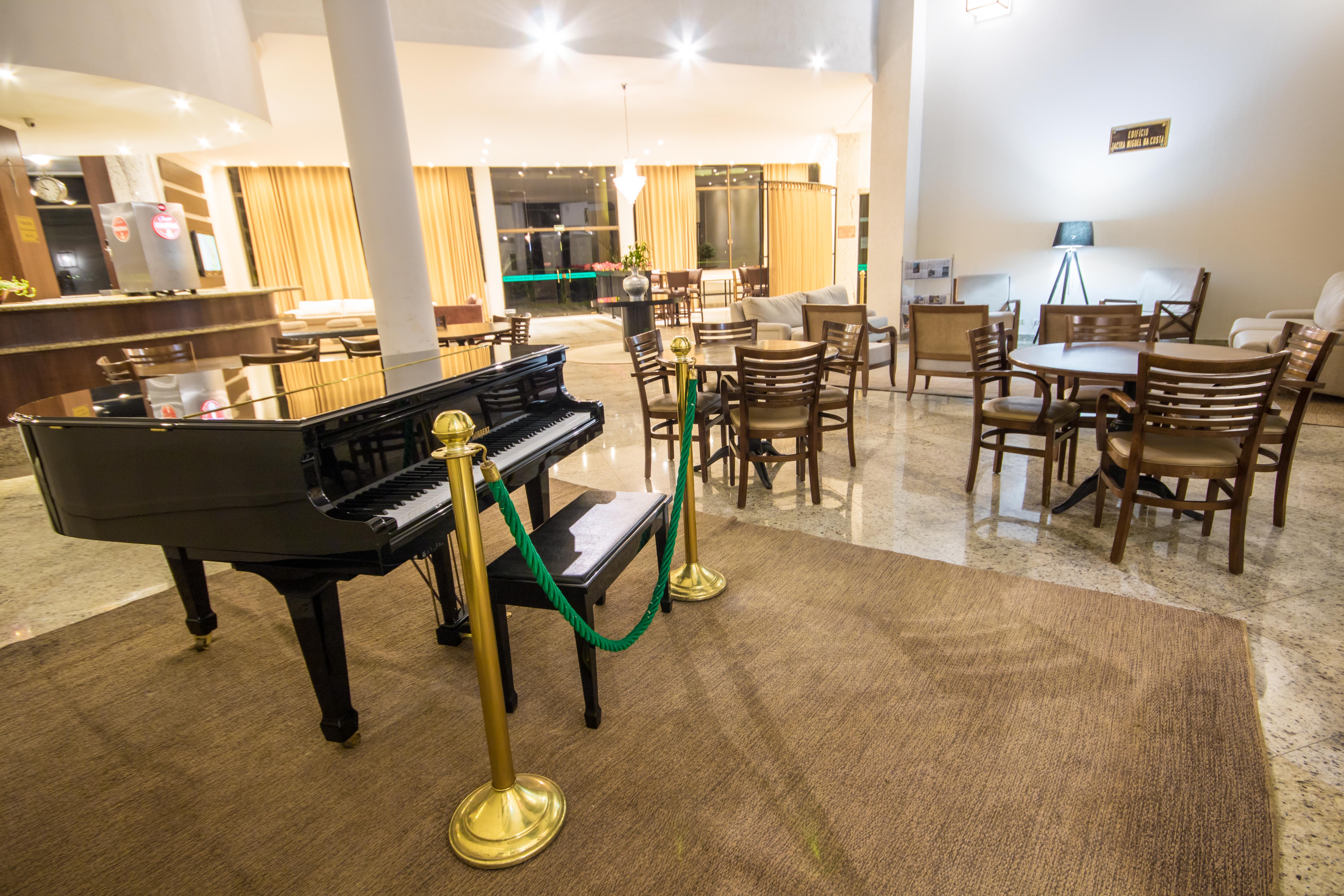 Hotel Golden Park All Inclusive Pocos De Caldas By Nacional Inn Eksteriør bilde The lounge at the airport