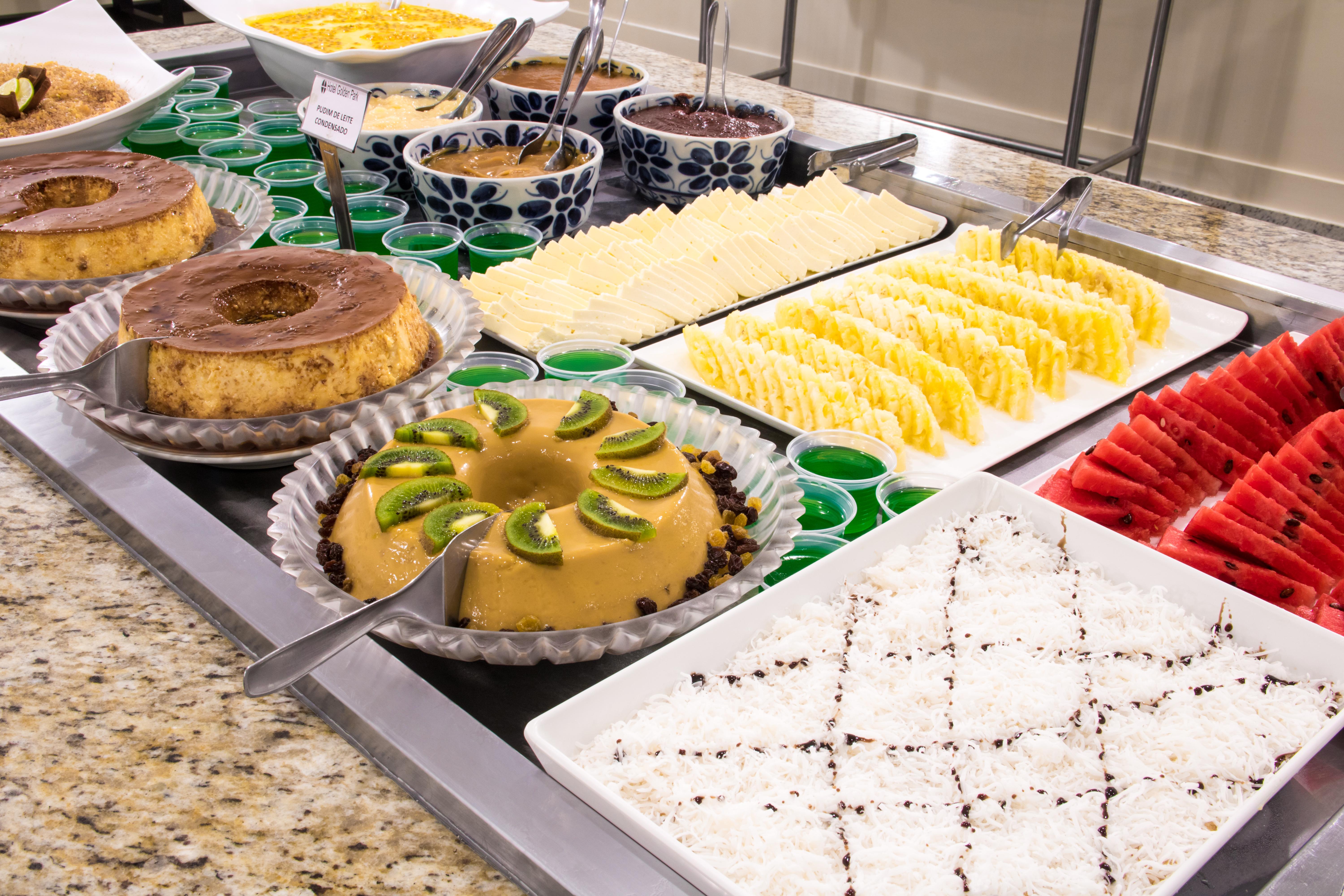 Hotel Golden Park All Inclusive Pocos De Caldas By Nacional Inn Eksteriør bilde A dessert buffet