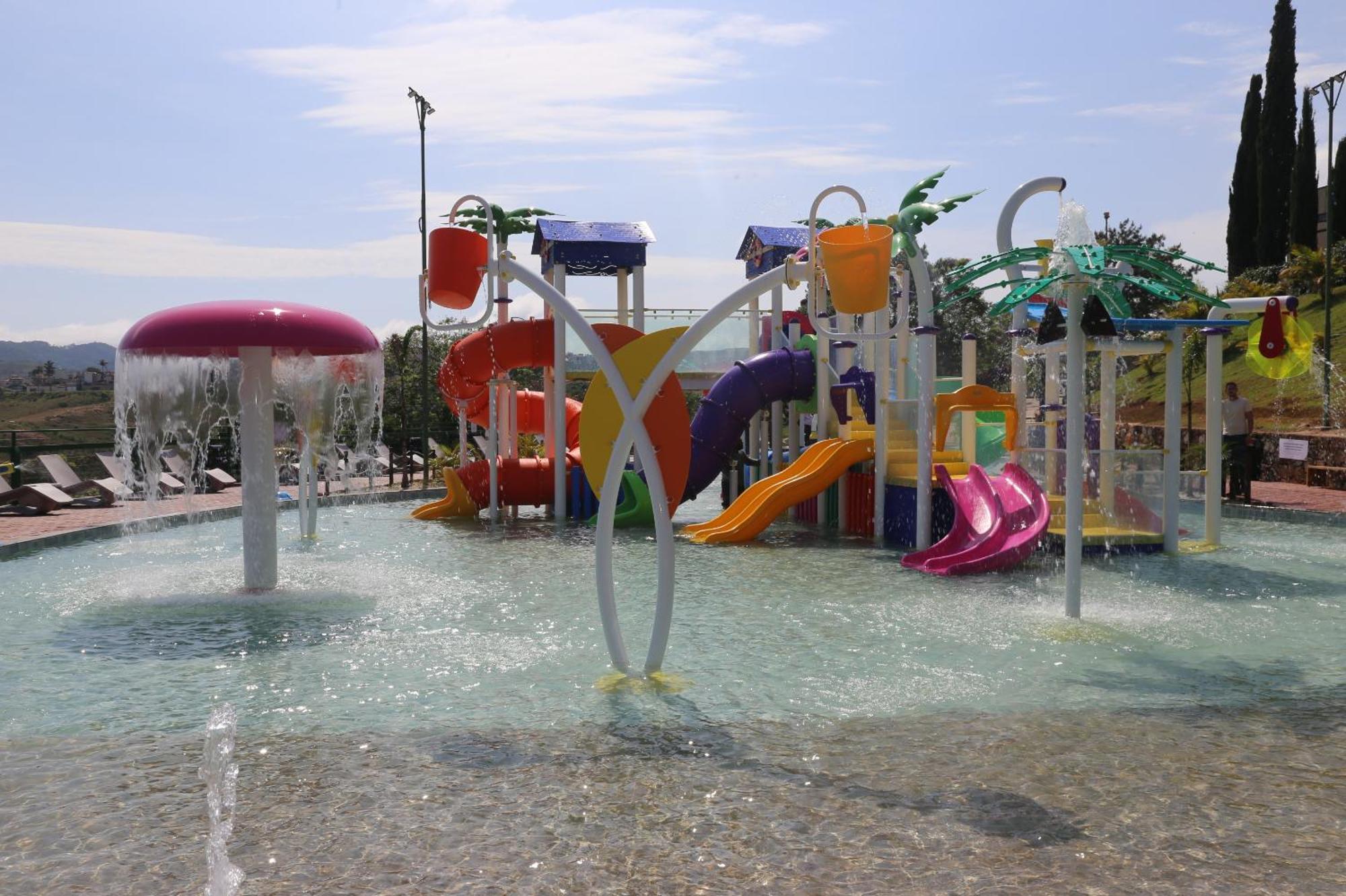 Hotel Golden Park All Inclusive Pocos De Caldas By Nacional Inn Eksteriør bilde Splash Island