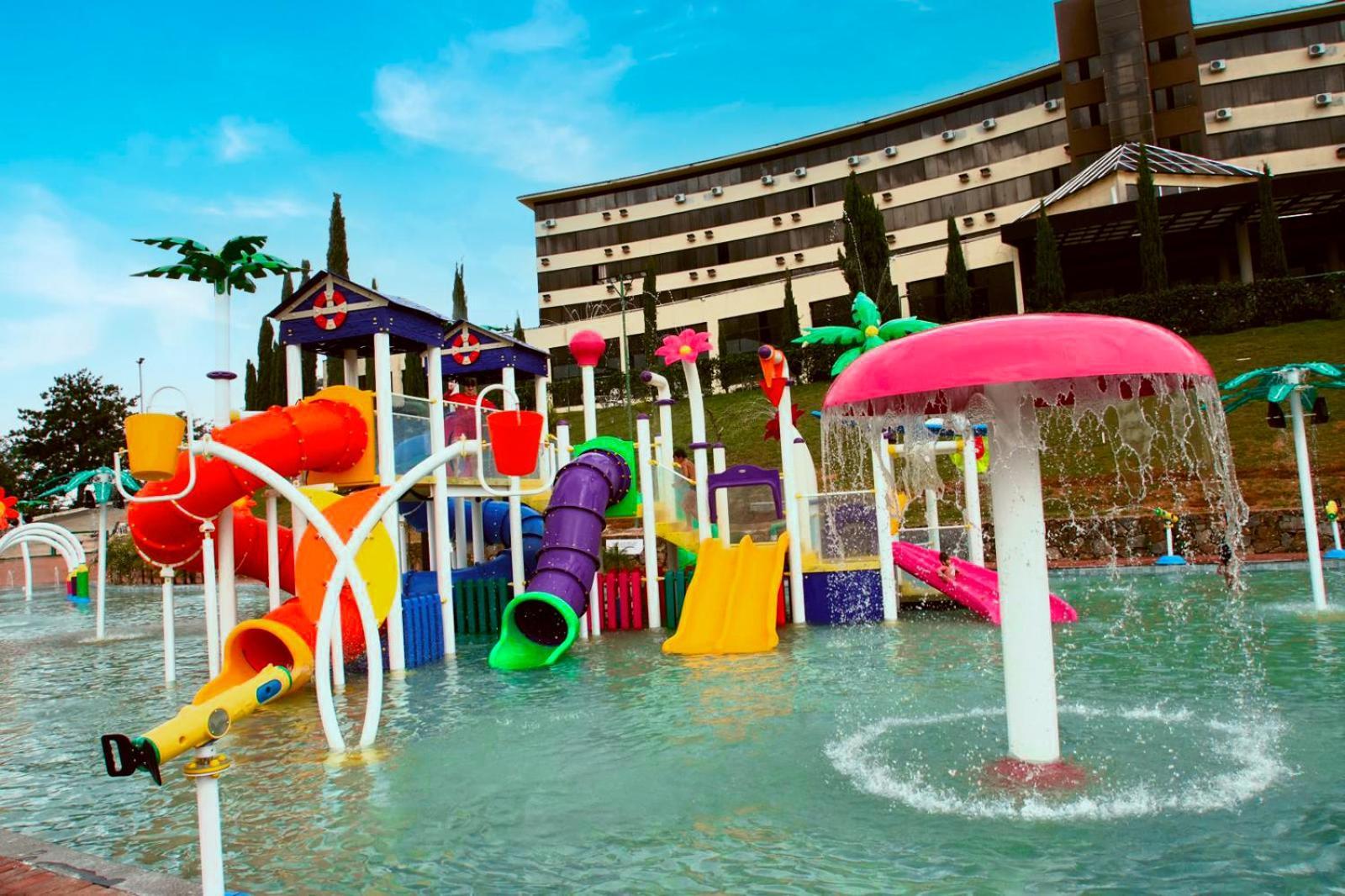 Hotel Golden Park All Inclusive Pocos De Caldas By Nacional Inn Eksteriør bilde Water park at the hotel