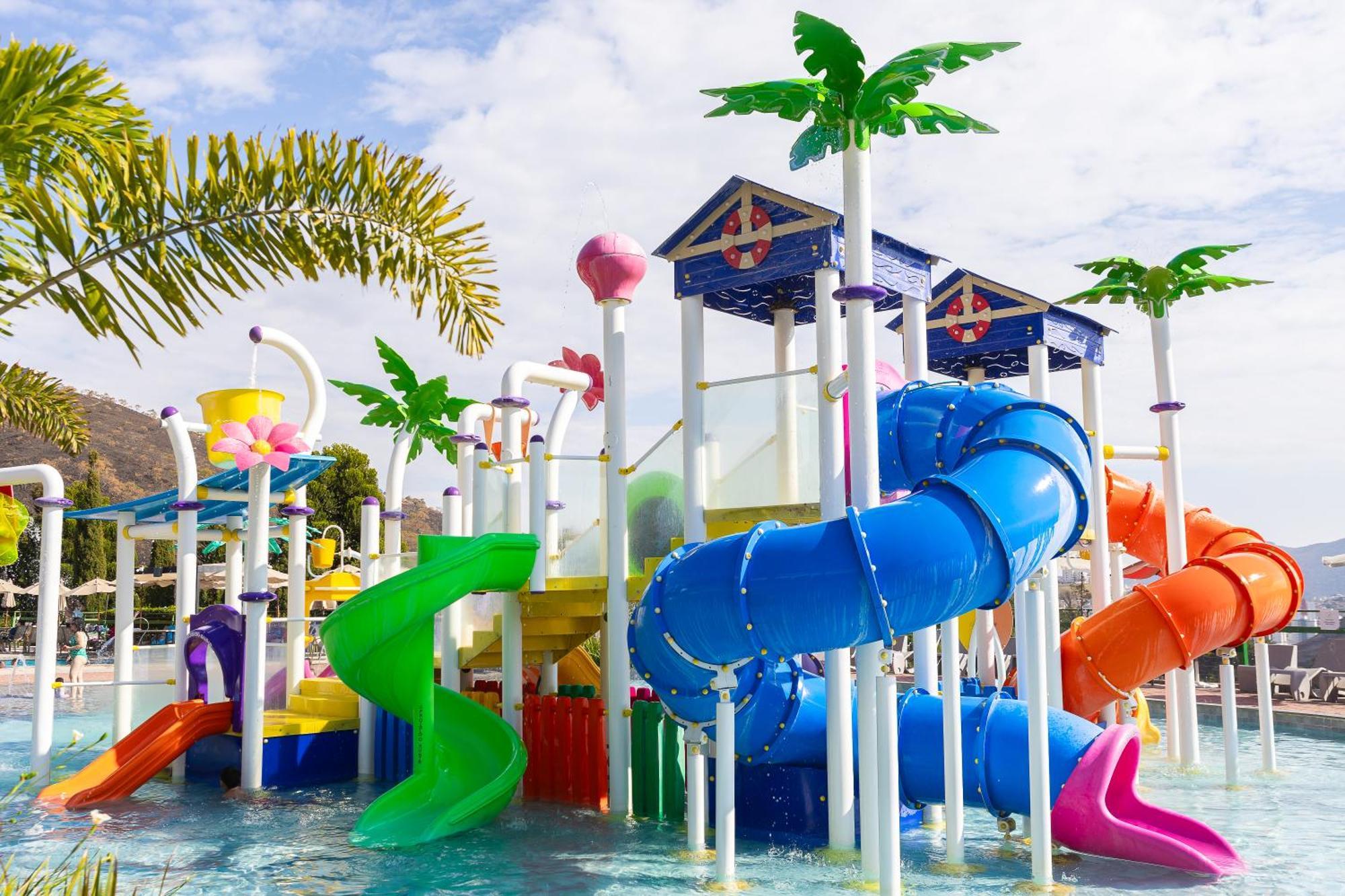 Hotel Golden Park All Inclusive Pocos De Caldas By Nacional Inn Eksteriør bilde Splash Island