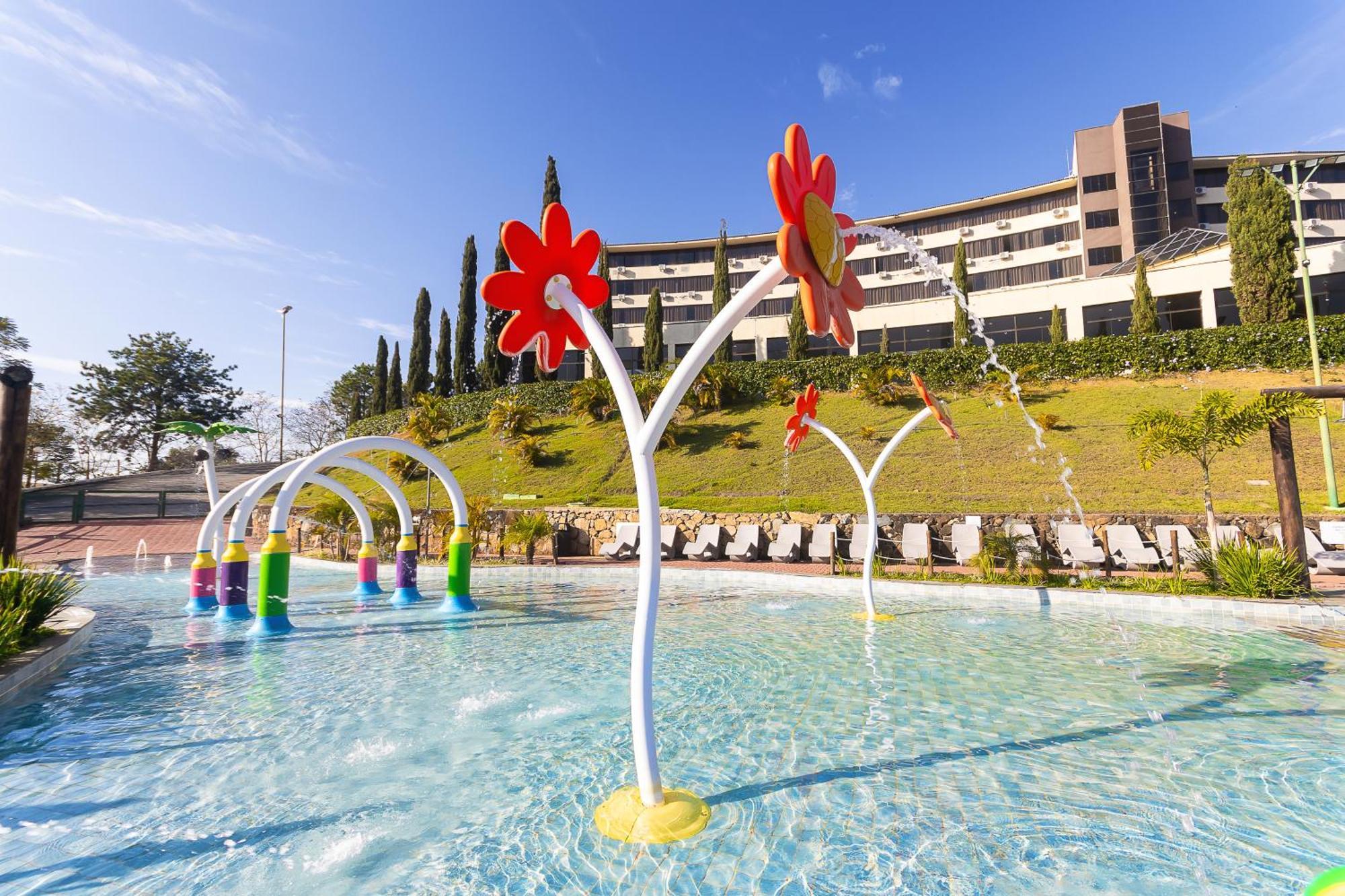 Hotel Golden Park All Inclusive Pocos De Caldas By Nacional Inn Eksteriør bilde The children's pool at the hotel