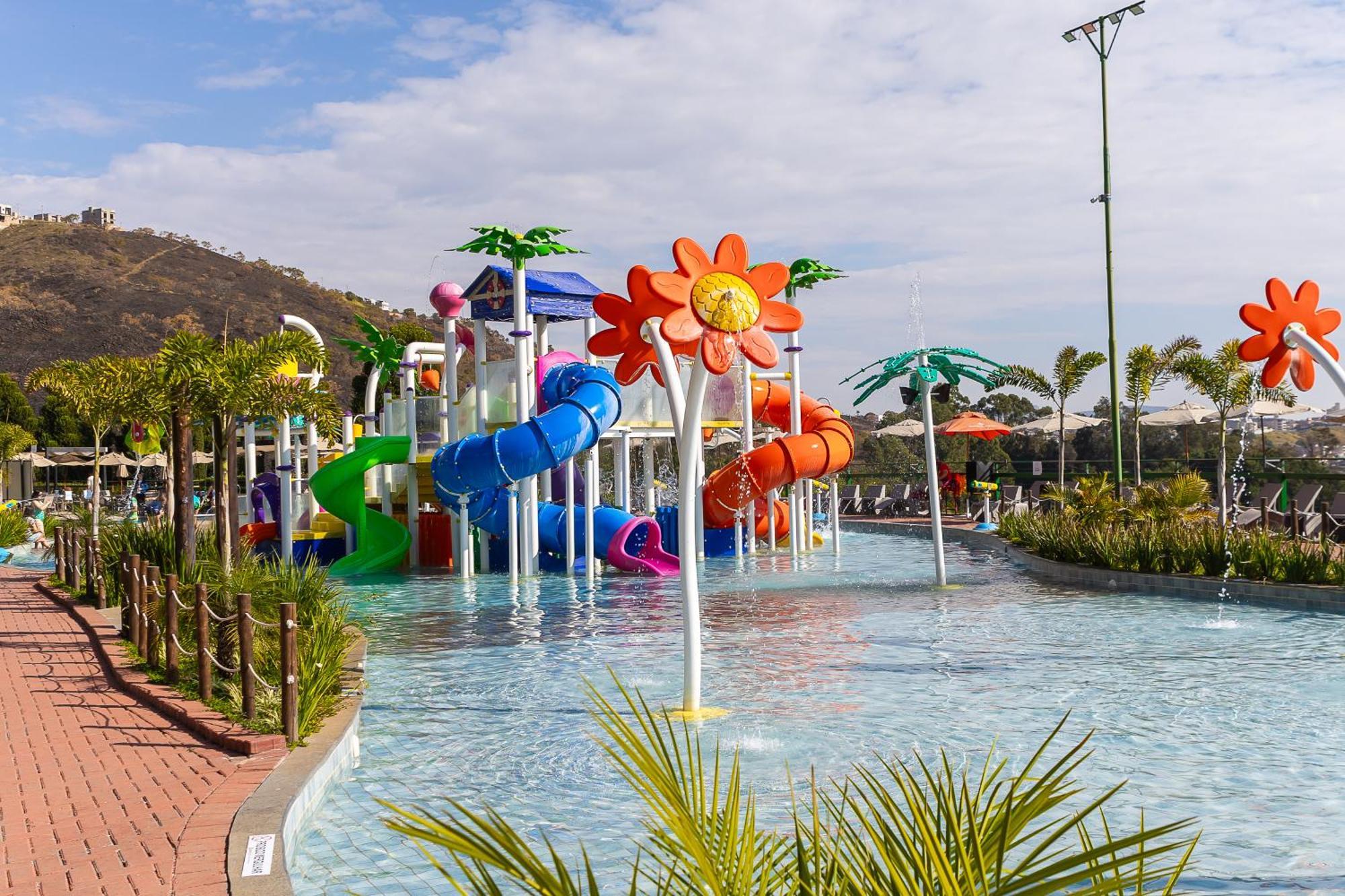 Hotel Golden Park All Inclusive Pocos De Caldas By Nacional Inn Eksteriør bilde Splash Island