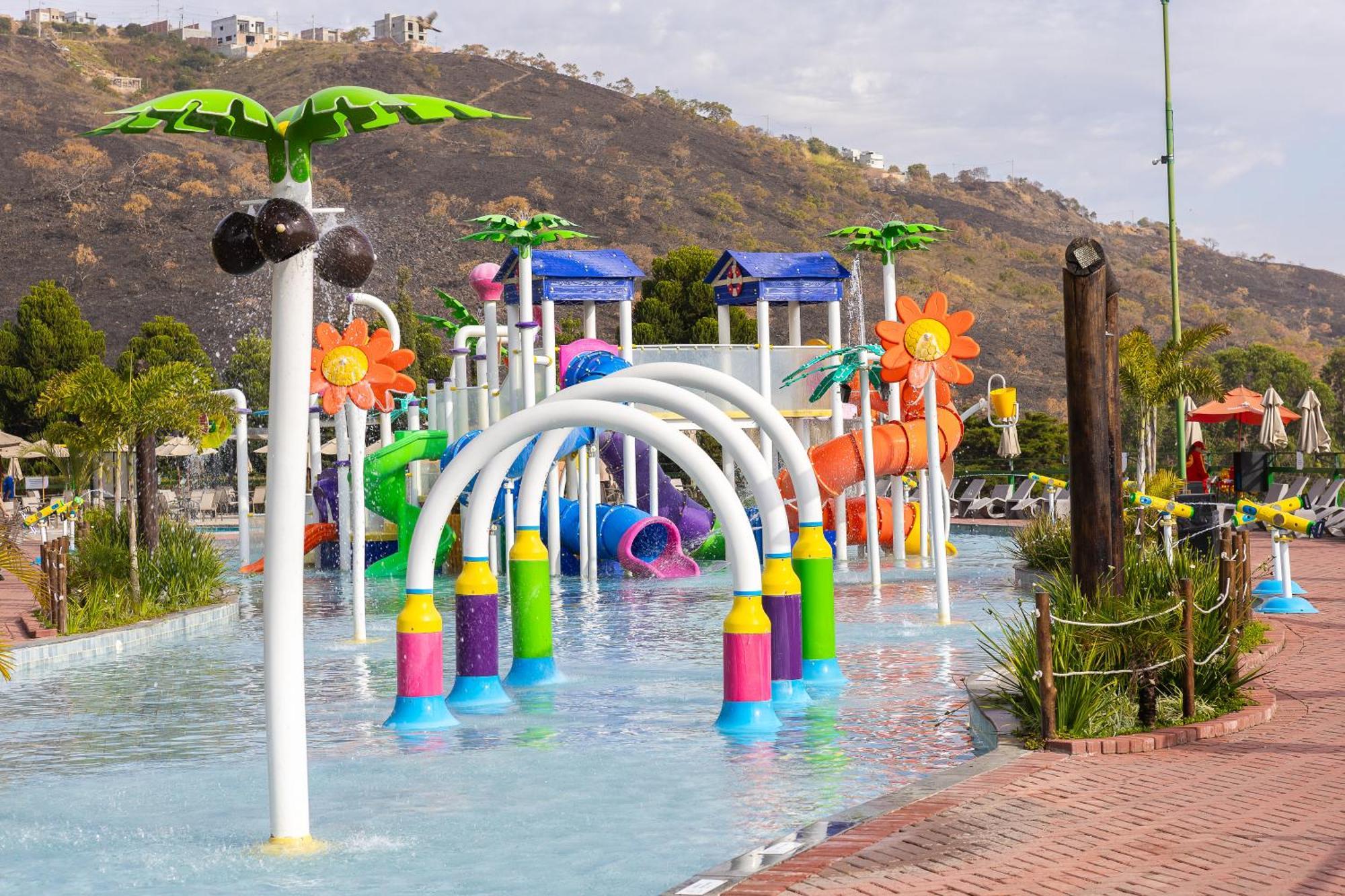 Hotel Golden Park All Inclusive Pocos De Caldas By Nacional Inn Eksteriør bilde Splash Island