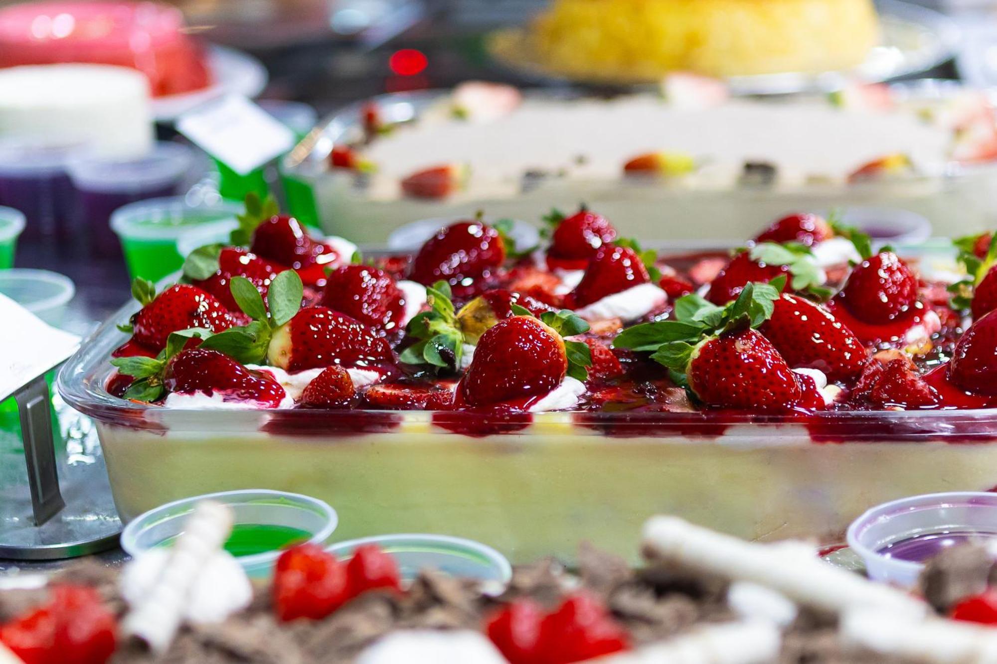 Hotel Golden Park All Inclusive Pocos De Caldas By Nacional Inn Eksteriør bilde A strawberry parfait