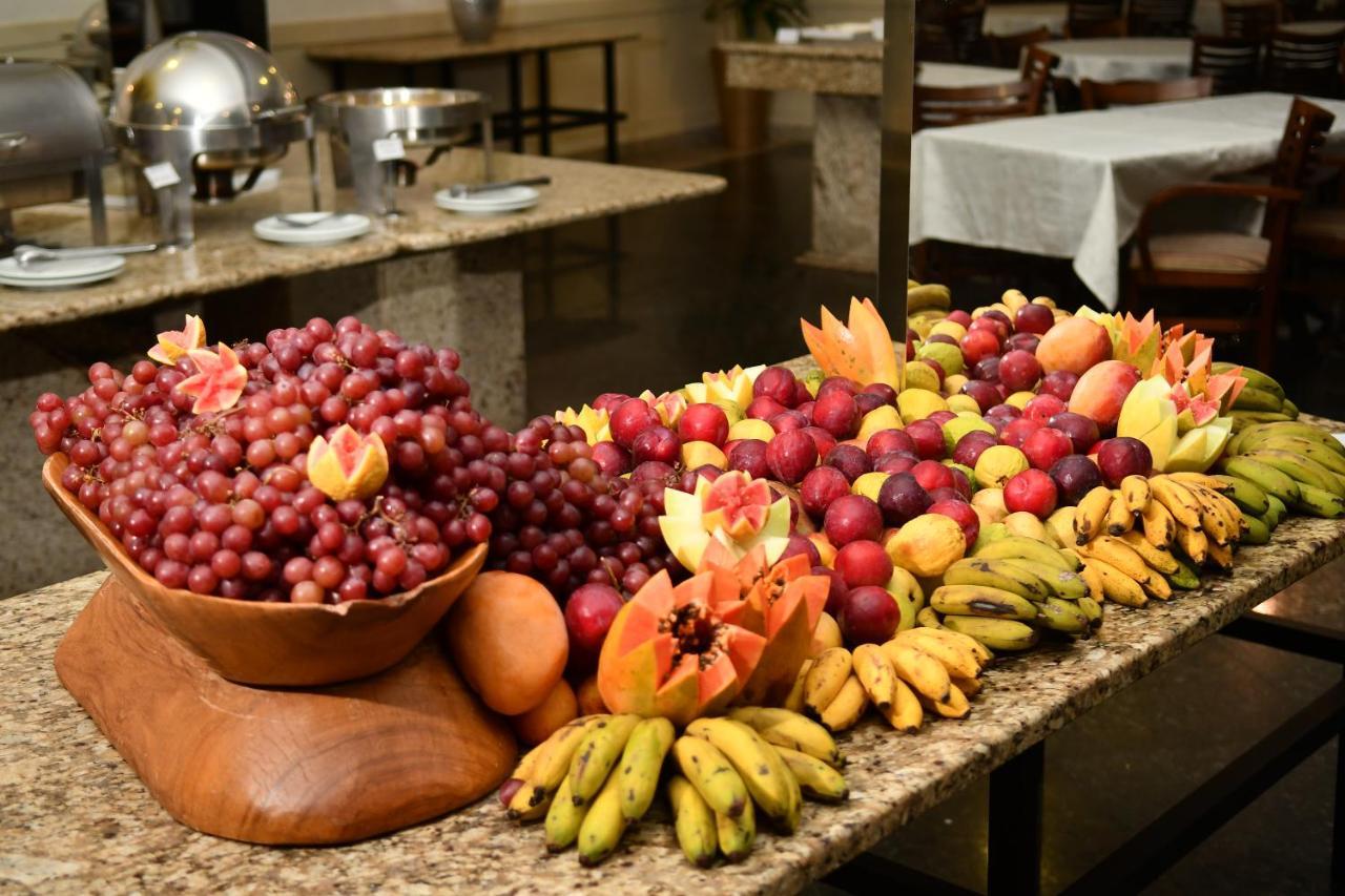 Hotel Golden Park All Inclusive Pocos De Caldas By Nacional Inn Eksteriør bilde Fruit display